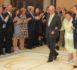 Doña Sofía junto a la Infanta Margarita y Don Carlos Zurita a su llegada al Palacio Real de El Pardo